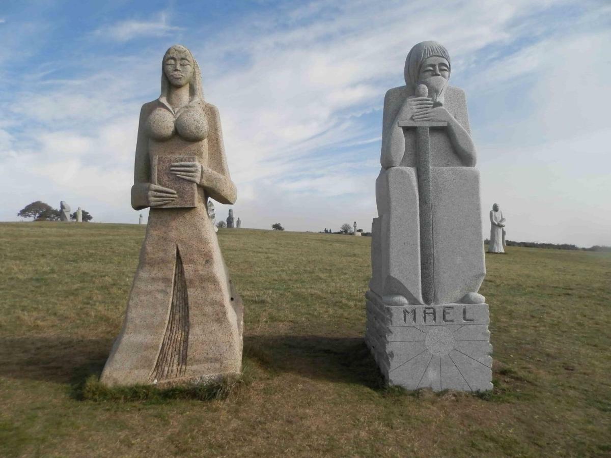 Vallee Des Ardoisieres Mael-Carhaix Exteriör bild